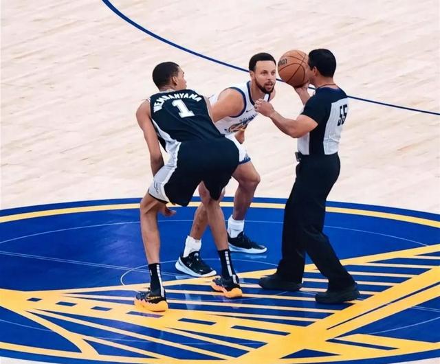 马刺险胜山西队,库里状态火热 马刺险胜山西队,库里状态火热