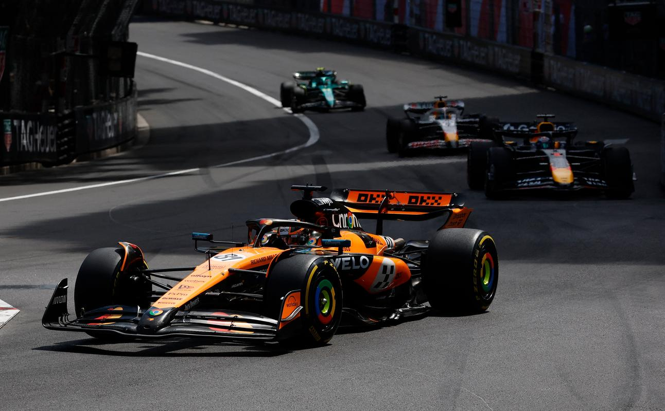 阿斯顿马丁逆转红牛二队，佩雷兹状态火热