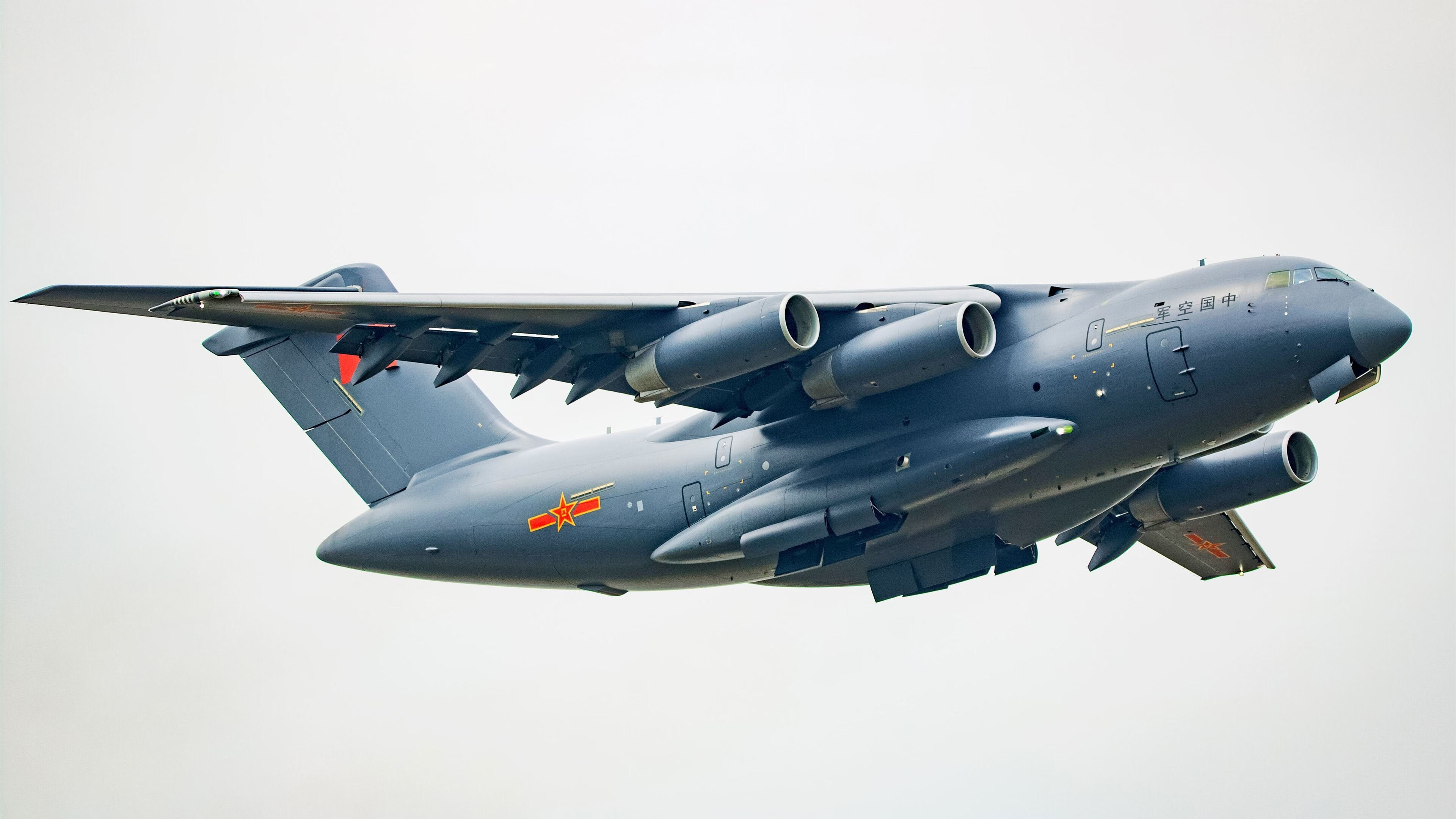 跨界点火，当篮球巨星在F1赛道接管比赛，我们看见了竞技之魂的终极形态