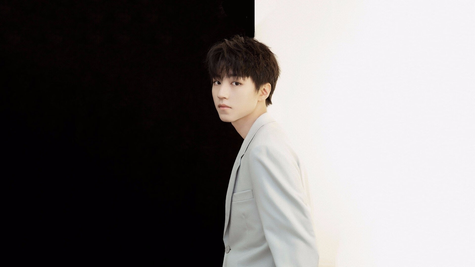 孙兴慜爆发，葡萄牙式防守锁死巴萨，足球世界的多元美学碰撞