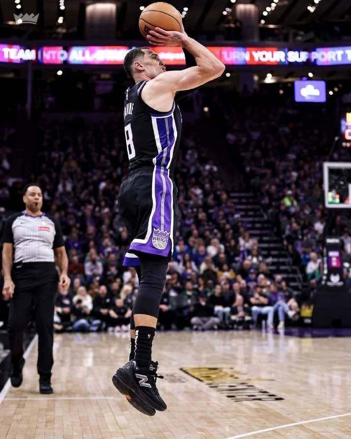 NBA总决赛之夜，拉文压力下完成爆发