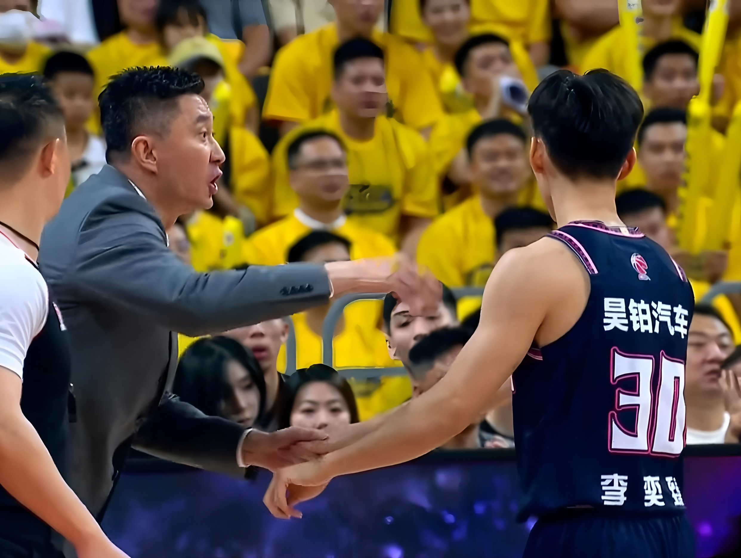 年度焦点之战焦点战，广东队强行终结国王