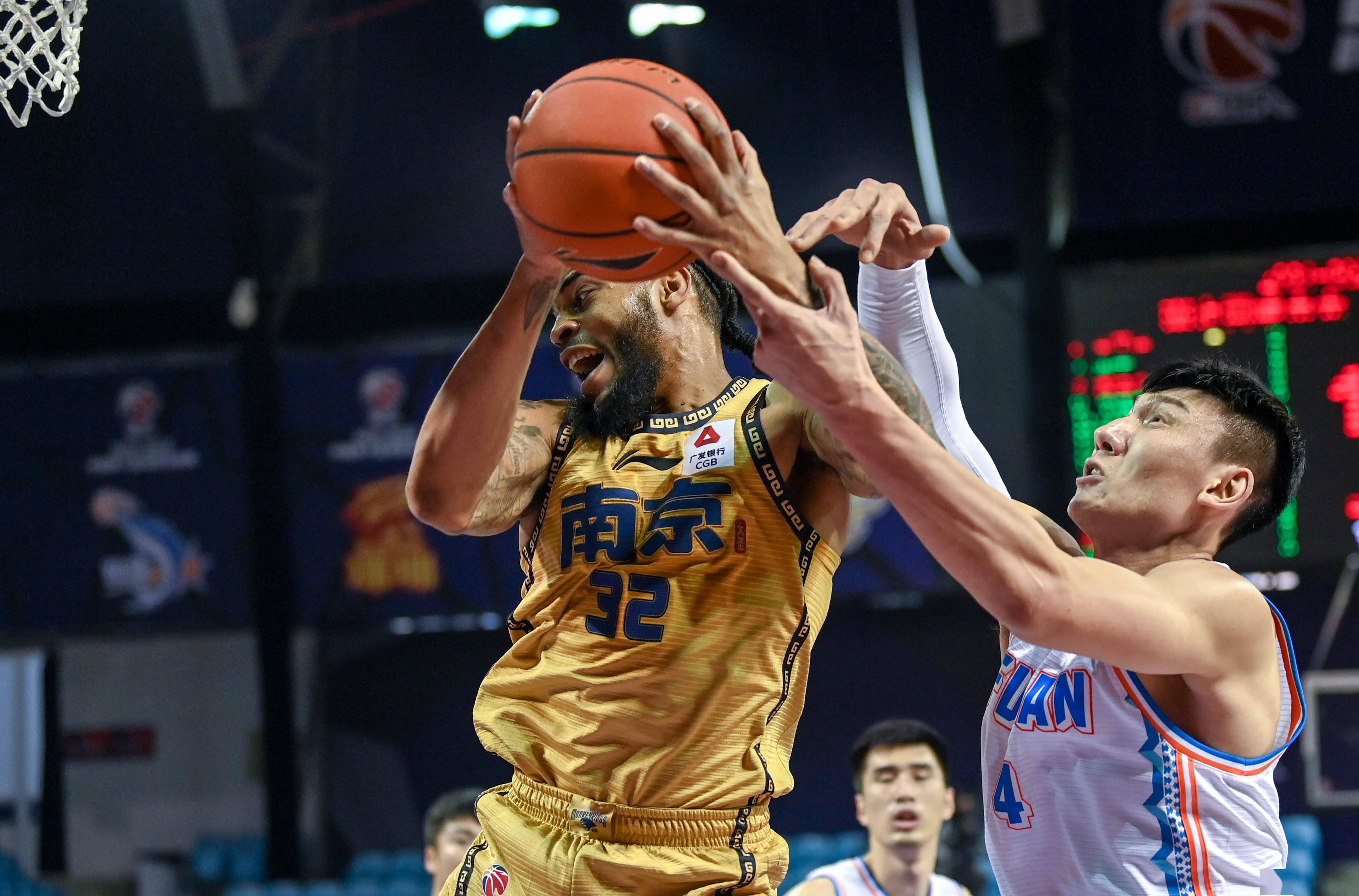 独行侠绝杀辽宁队，爱德华兹成为关键先生