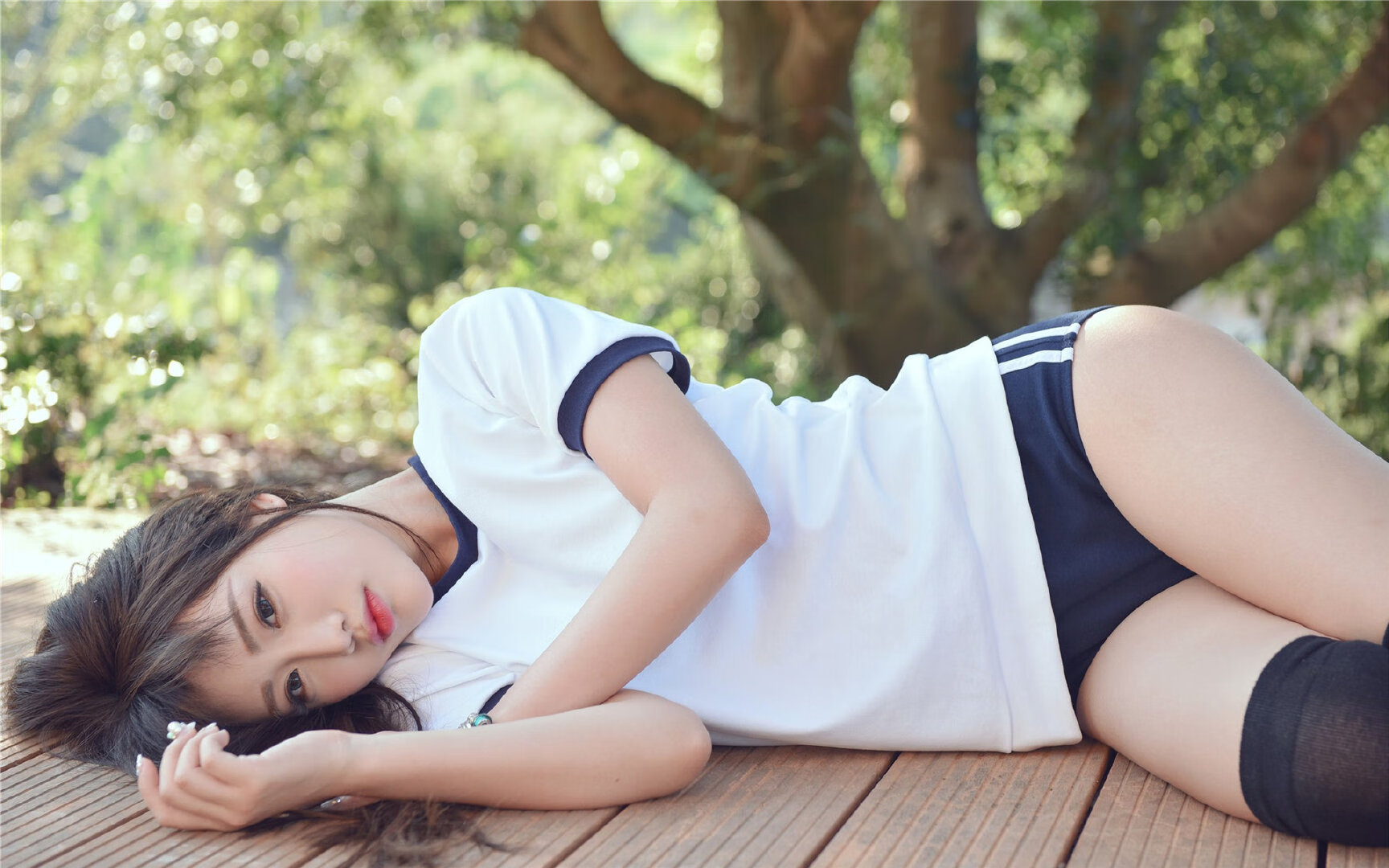 绝境绽放！克莱·汤普森在76人对阵尼克斯之战中，用沉默的愤怒完成救赎